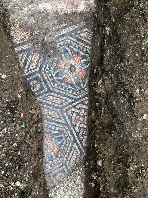 Mosaico romano foi econtrado soterrato em comuna italiana