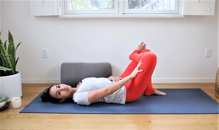 Yoga alivia dores nas costas