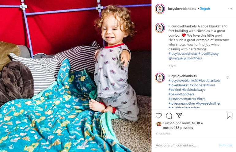 Boa ação! Menina de 11 anos costura mais de 500 cobertores para crianças especiais ao redor do mundo