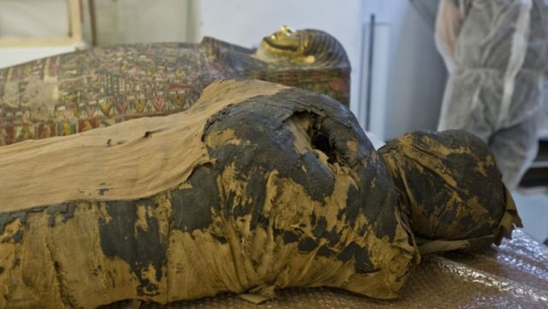 Cientistas descobrem primeira múmia grávida do mundo; confira a imagem