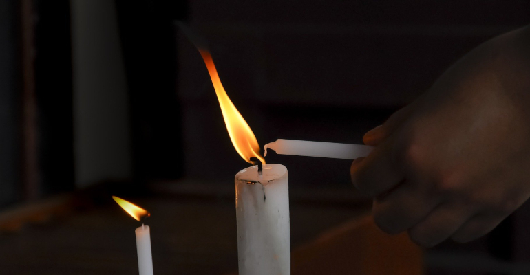 Ritual de Dia das Bruxas: simpatia das Sete Velas para impulsionar a realização de desejos em 31 de outubro