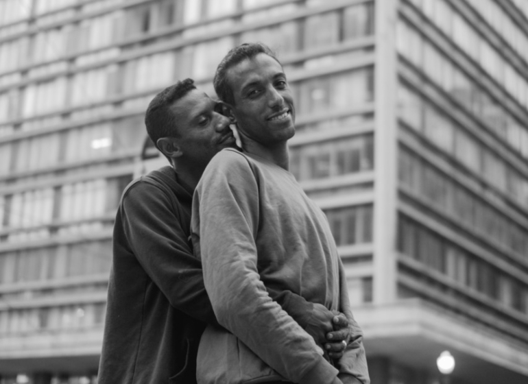 ''Amor nas Ruas'': Artista lança série de vídeos com histórias de amor de casais em situação de rua