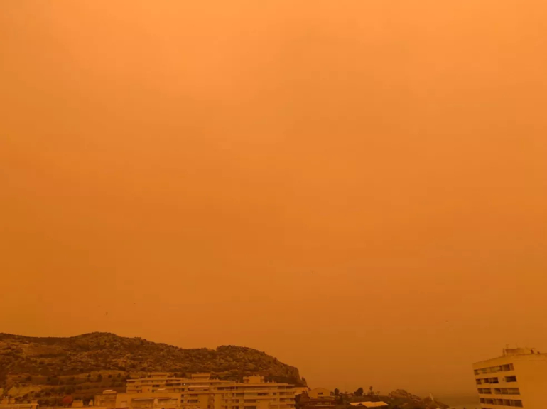 Areia do Saara 'tinge' céu do sul da Espanha de laranja e imagens impressionam