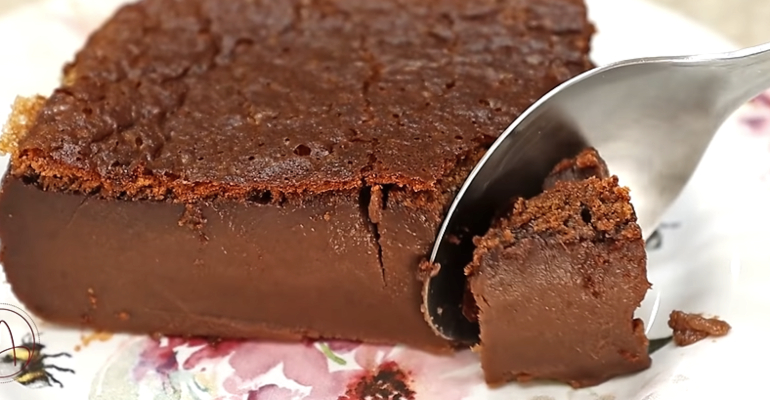 BOLO DE CHOCOLATE FÁCIL, PRÁTICO E DERRETE NA BOCA!