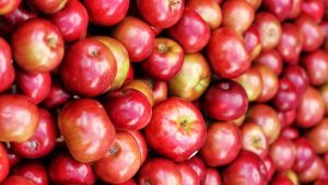 Colesterol, coração e mais: 5 benefícios do suco de maçã para a saúde