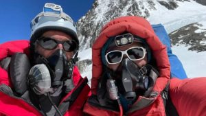 Paranaense se torna o brasileiro mais velho a chegar no topo do Everest