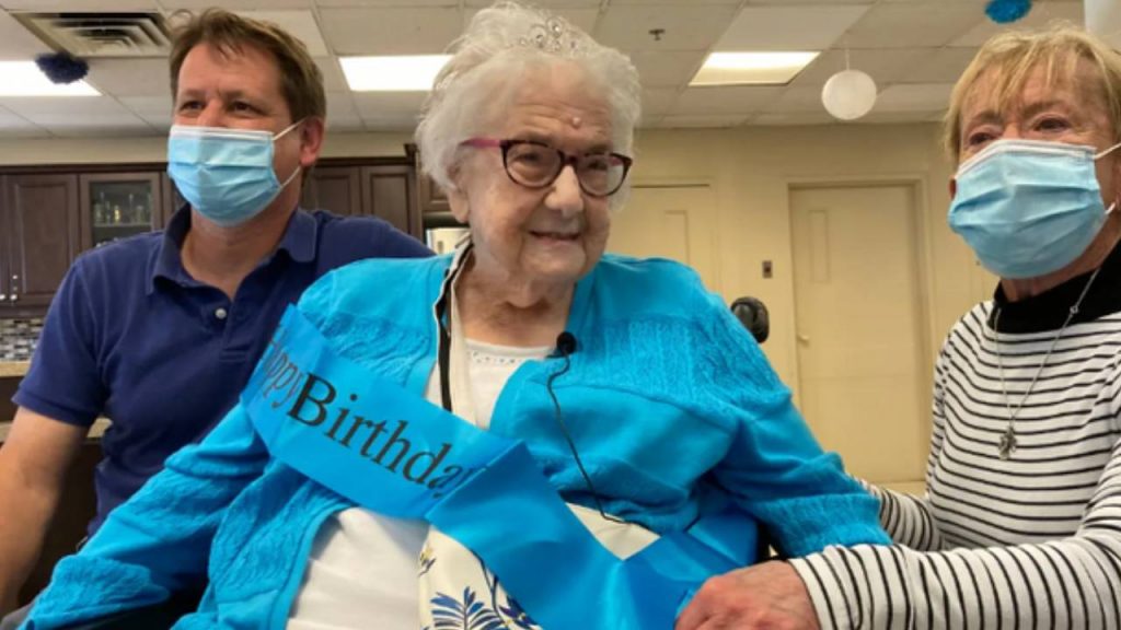 Após 80 anos de separação, mãe reencontra a filha em seu aniversário de 98 anos