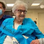 Após 80 anos de separação, mãe reencontra a filha em seu aniversário de 98 anos