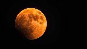 O que a astrologia nos diz sobre o eclipse de 16 de maio? Entenda sua influência