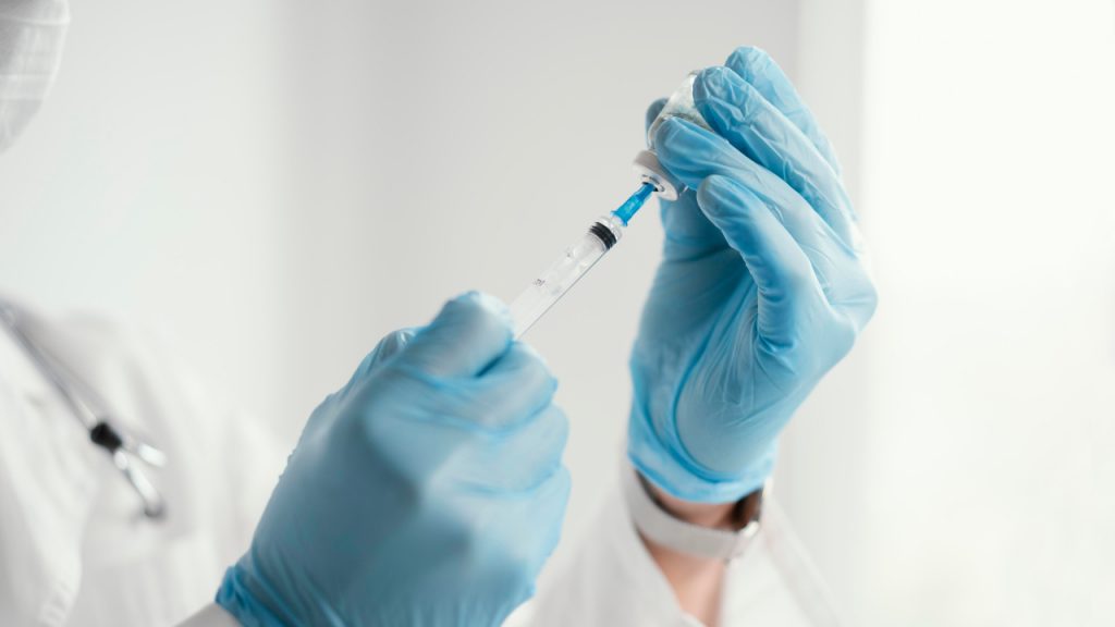 Oxford desenvolve vacina contra cânceres de próstata, pulmão e ovários