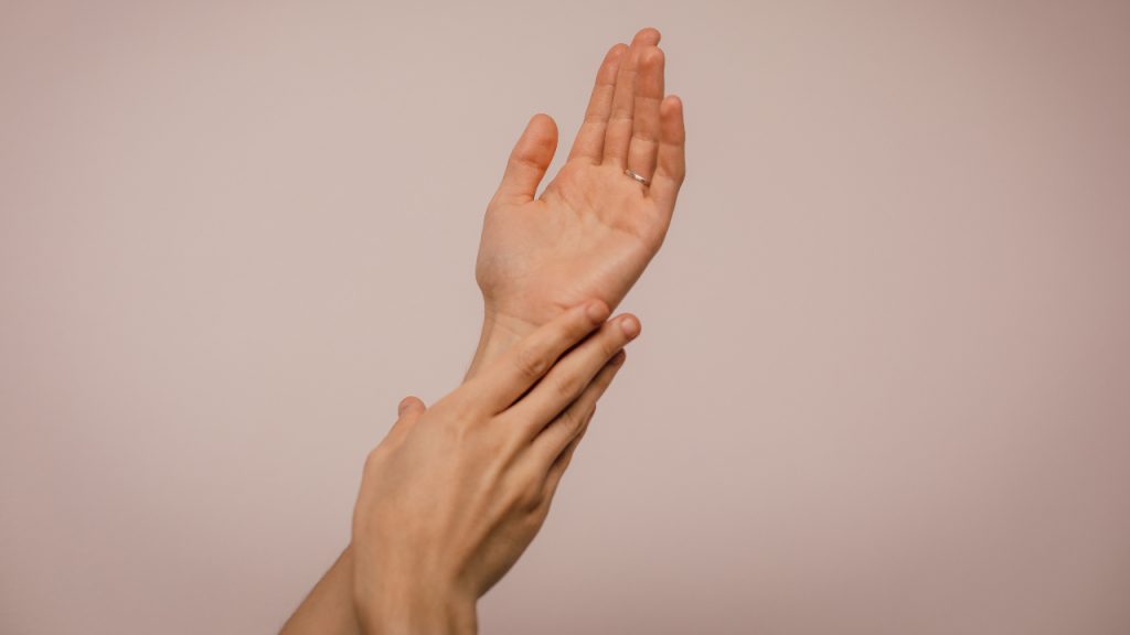 Paciente recebe transplante duplo de mãos: “Fazem parte de mim”