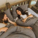 Dia dos Namorados: dormir com parceiros melhora o sono, diz estudo