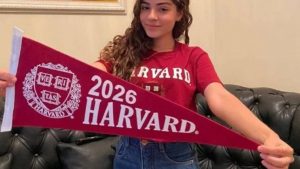 Estudante brasileira consegue bolsa de estudos em Harvard, Yale e Stanford