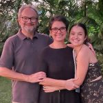 Sandra Annenberg completa 54 anos e celebra ao lado de marido e filha