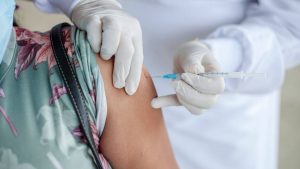 Estudo conclui que vacinas evitaram 20 milhões de mortes por Covid-19 em um ano