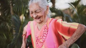 Em Cuiabá, abrigo para idosos comemora 111 anos de moradora