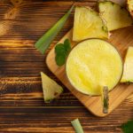 Suco de abacaxi com gengibre te ajuda na desintoxicação; conheça esse remédio natural