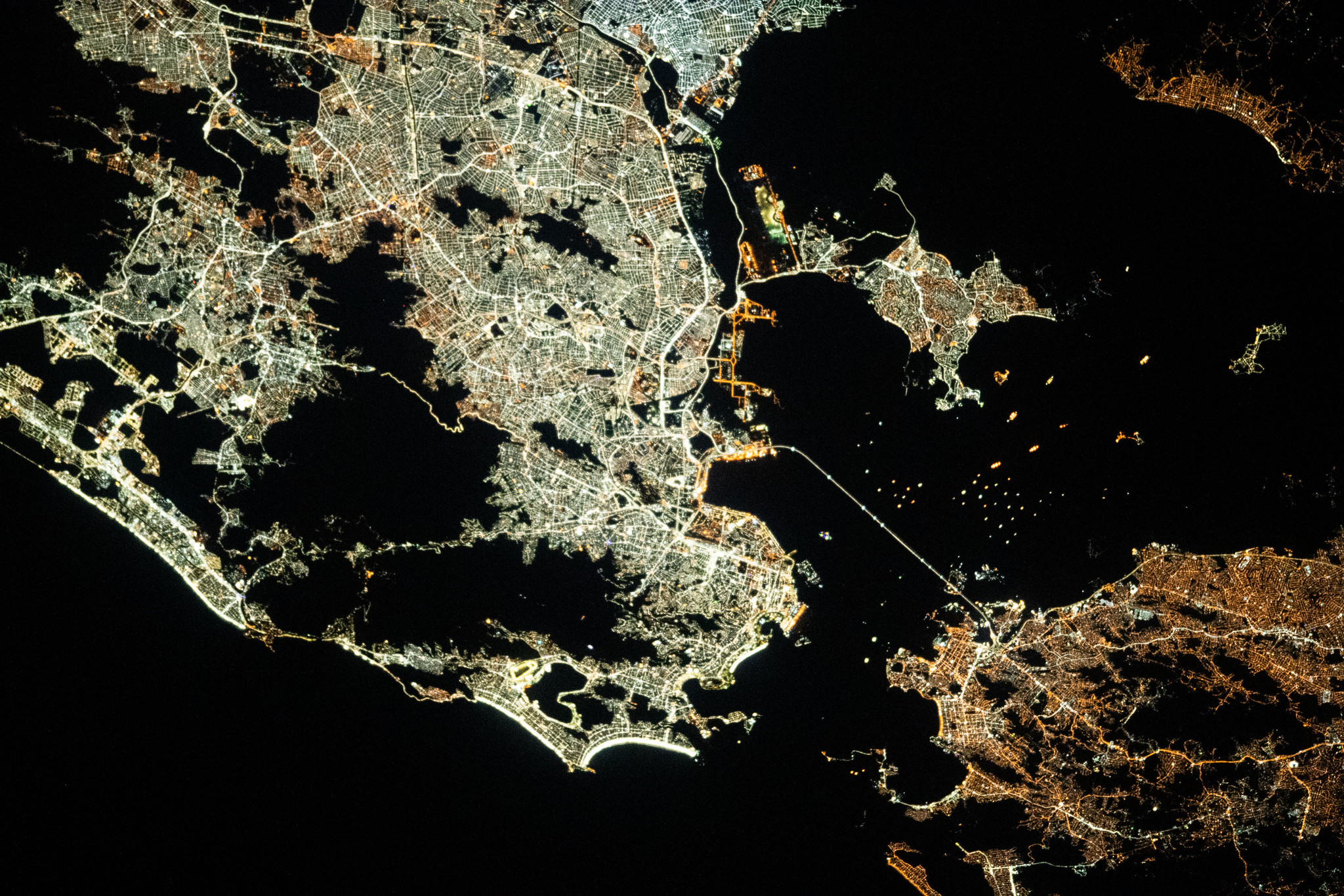 Foto da Nasa mostra Rio de Janeiro iluminada à noite