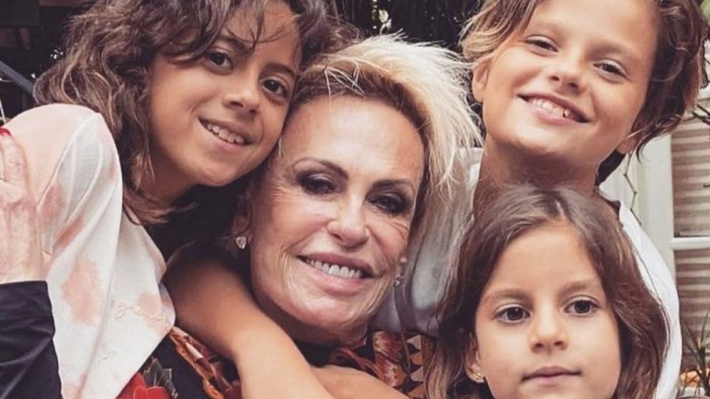 Ana Maria Braga celebra Dia dos Avós ao lado dos netos: "Prazer na vida!"