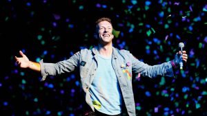 Chris Martin revela como Coldplay melhorou inclusão de surdos nos shows