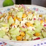 Combinação deliciosa: salada de gorgonzola com grão-de-bico e pepino