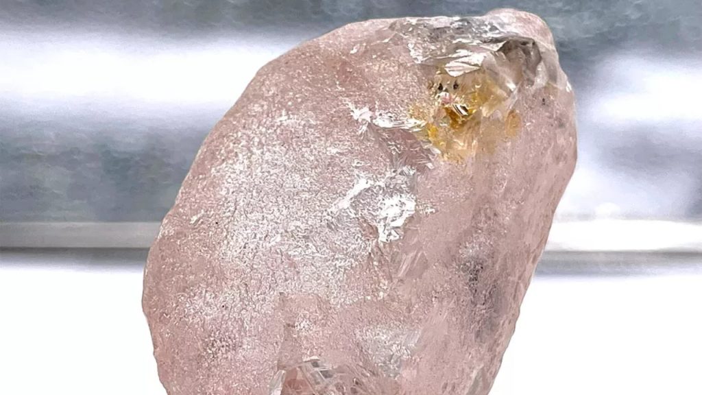 Em Angola, maior diamante rosa puro dos últimos 300 anos é encontrado