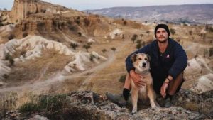 Amizade: homem e cachorra passam 7 anos caminhando juntos pelo mundo
