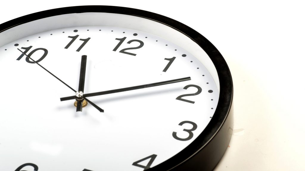 Hora certa para tomar remédio existe: entenda a importância do relógio biológico no nosso dia a dia
