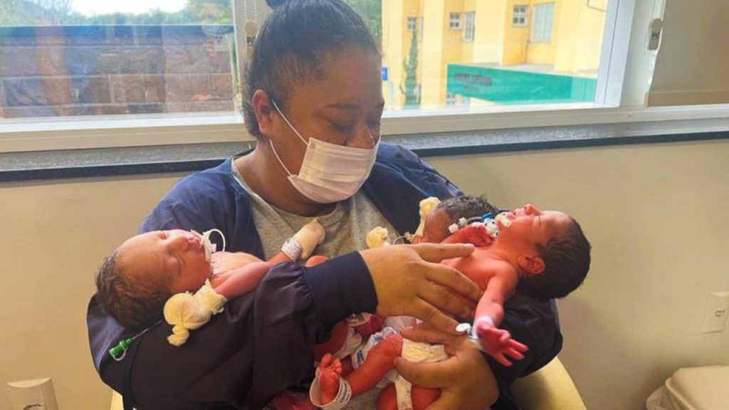 Menos de um ano depois de parir gêmeos, brasileira dá à luz trigêmeos