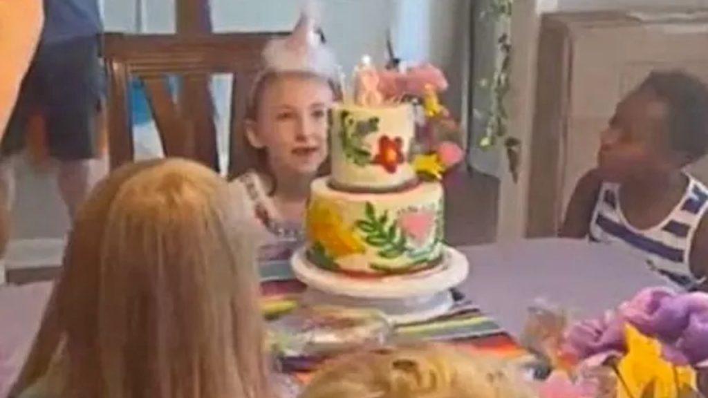 Sem amigos, menina celebra aniversário de 8 anos com internautas do TikTok