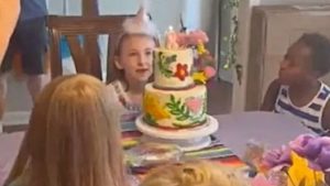 Sem amigos, menina celebra aniversário de 8 anos com internautas do TikTok