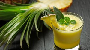 Suco de abacaxi com gengibre é solução natural para retenção de líquidos