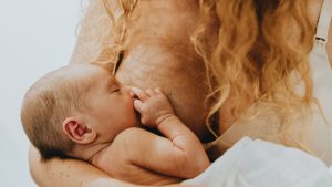 Agosto dourado: a importância do aleitamento materno, mesmo diante de dificuldades