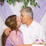 Casal que namorou na adolescência se reencontra e se casa 40 anos depois