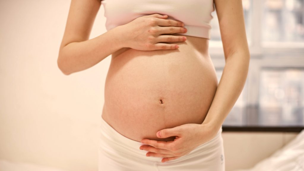 Dieta equilibrada e mais: 5 dicas para evitar estrias durante a gravidez