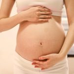 Dieta equilibrada e mais: 5 dicas para evitar estrias durante a gravidez