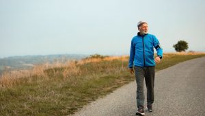 Idosos de 80 anos devem caminhar 10 minutos por dia, segundo estudo