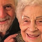 Irmã de Ary Fontoura faz 98 anos e ganha homenagem: "Exemplo de vida"