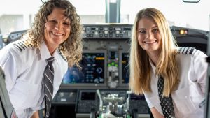 Mãe e filha pilotam juntas voo de companhia aérea dos EUA: "Sonho"