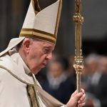 Papa Francisco elogia coragem e humildade de pontífices que renunciam