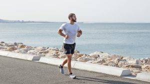 Como sair do sedentarismo sem mudar a rotina? Personal trainer dá dicas