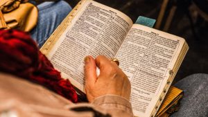 Dia da Bíblia Católica: 7 ensinamentos poderosos do livro sagrado