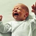 Qual a melhor forma de acalmar o choro do bebê? Pesquisadores japoneses revelam