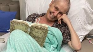 Com câncer, Susana Naspolini pede orações ao ser internada: "De mãos dadas"