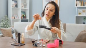 Menopausa: como prevenir a queda de cabelo durante esse período?