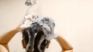 Shampoo sem sulfato é opção sustentável para manter fios saudáveis