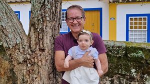 Carlos Tramontina curte viagem para MG ao lado da neta: "Só gratidão"