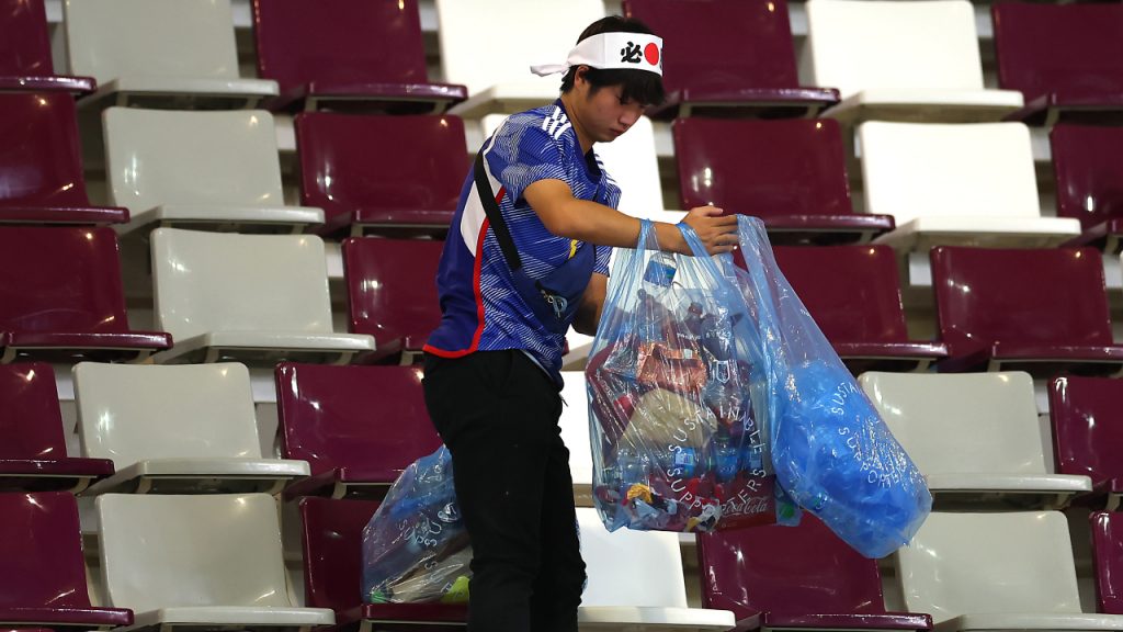 Japoneses recolhem lixo após jogo em Copa do Mundo: por quê?