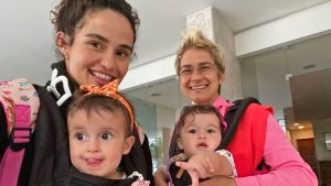 Nanda Costa questiona semelhança com filha e fãs comentam: "Iguais"