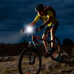 Para os fãs de bike: 9 dicas para pedalar à noite com segurança